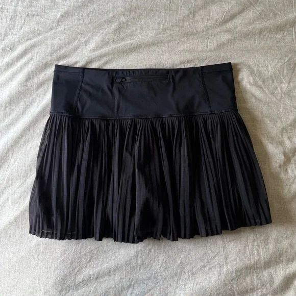 EUC Athleta A-Game Mini Skort 13.5” in Black - Picture 4 of 5